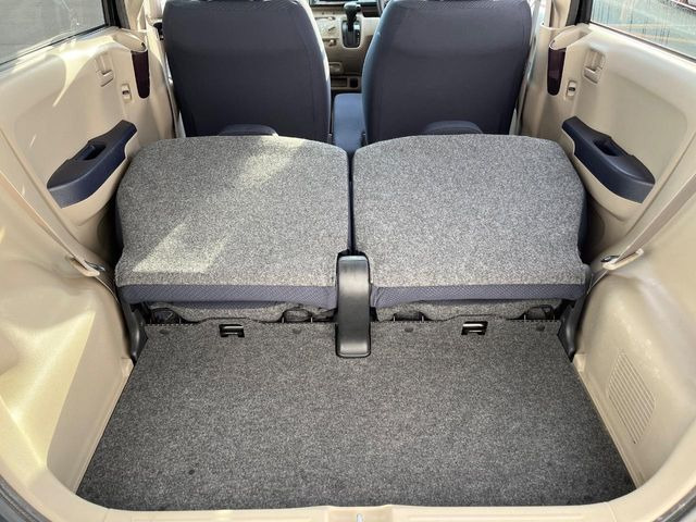 ���i�̂���������ʋ΁A���}���ɏ\���ȉ׎��X�y�[�X���m�ۂ��Ă���܂��B�Z�J���h�V�[�g��|���ƁA�傫�ȉו��̐ύڂ��\�ł���