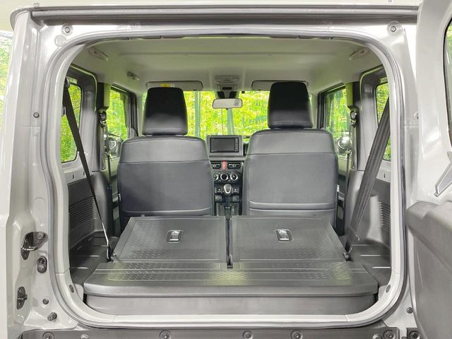 ���i�̂���������ʋ΁A���}���ɏ\���ȉ׎��X�y�[�X���m�ۂ��Ă���܂��B�Z�J���h�V�[�g��|���ƁA�傫�ȉו��̐ύڂ��\�ł���