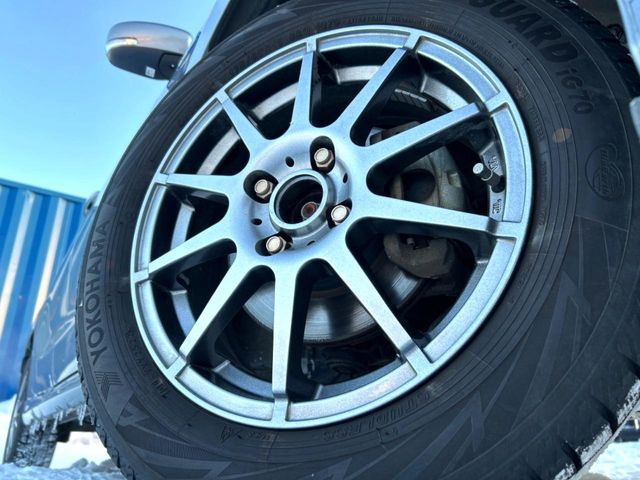 �y15�C���`�A���~�z�C�[���z�O�ςɃ}�b�`�����A���~�z�C�[���𑕒����Ă���܂��B�e��A���~�z�C�[����A�X�^�b�h���X�^�C�����戵�����Ă���܂��B���񂲑��k����������