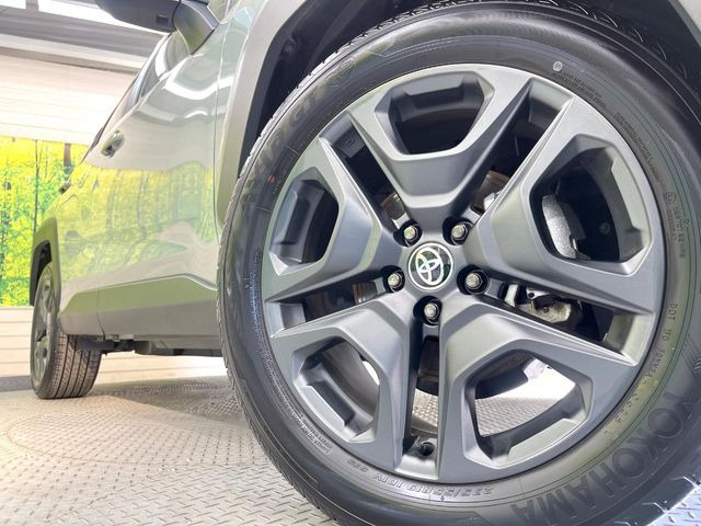 【純正19インチアルミホイール】外観にマッチした純正アルミホイールを装着しております。各種社外アルミホイールや、スタッドレスタイヤも取扱いしております。是非ご相談ください♪