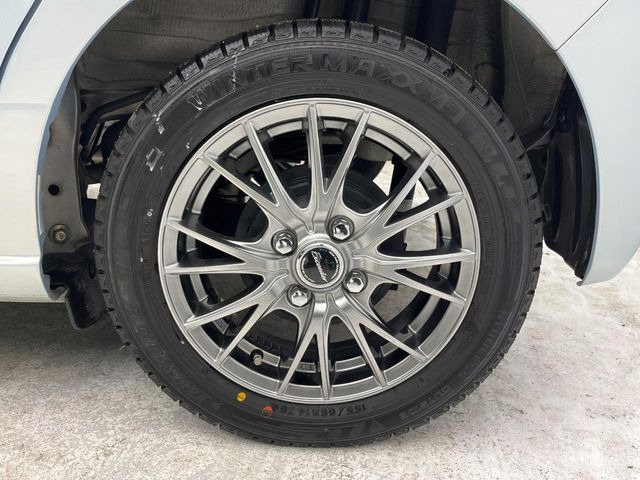 �y14�C���`�A���~�z�C�[���z�O�ςɃ}�b�`�����A���~�z�C�[���𑕒����Ă���܂��B�e��A���~�z�C�[����A�X�^�b�h���X�^�C�����戵�����Ă���܂��B���񂲑��k����������