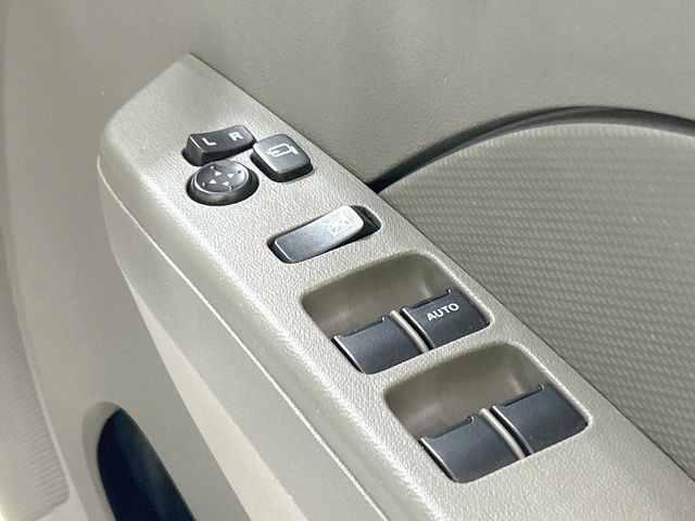 �y�d���i�[�~���[�z�T�C�h�~���[�͓d���i�[���ƂȂ��Ă���A�������ԏ�ł��L�Y�������X�N��}�����܂��B