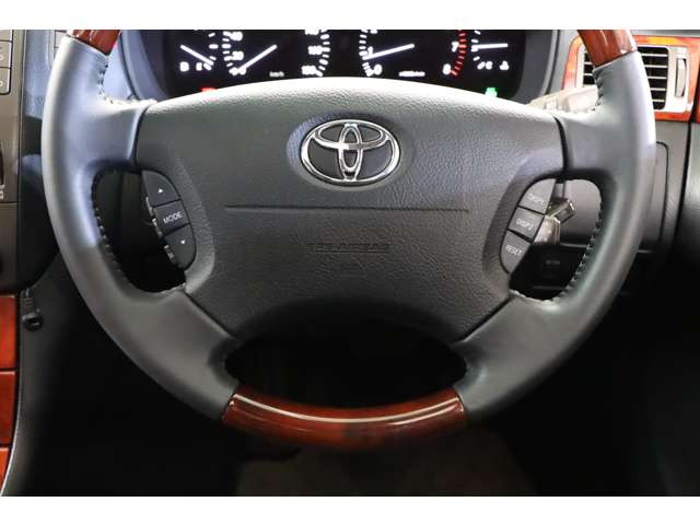 �{�v�V�[�g�͑̂�D������ݍ��݁A�����ԍ����Ă��Ă���J�����������܂���B�E�b�h�p�l����X�C�b�`�ނ̑��슴�ЂƂЂƂɂ܂Ŕz�����s���͂��A���l���ׂĂɈ��S���Ɩ�������^���܂��B