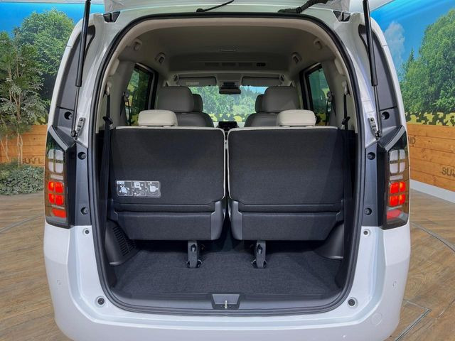 ���i�̂���������ʋ΁A���}���ɏ\���ȉ׎��X�y�[�X���m�ۂ��Ă���܂��B�Z�J���h�V�[�g��|���ƁA�傫�ȉו��̐ύڂ��\�ł���