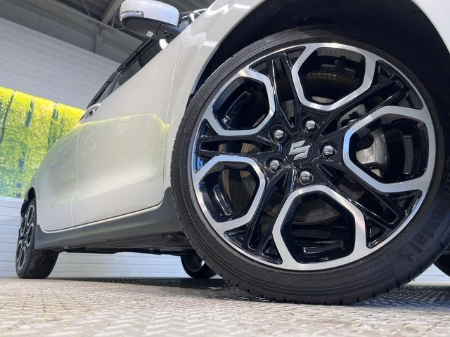 �y����17�C���`�A���~�z�C�[���z�O�ςɃ}�b�`���������A���~�z�C�[���𑕒����Ă���܂��B�e��ЊO�A���~�z�C�[����A�X�^�b�h���X�^�C�����戵�����Ă���܂��B���񂲑��k����������