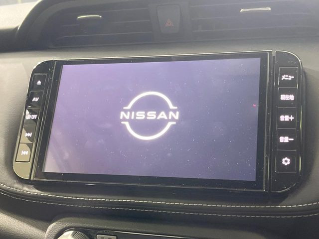 【大画面ナビ】人気の大型9インチナビを装備。存在感のある大画面はインパクト大!ナビ利用時のマップ表示は見やすく、テレビやDVDは臨場感がアップ!いつものドライブがグッと楽しくなります♪