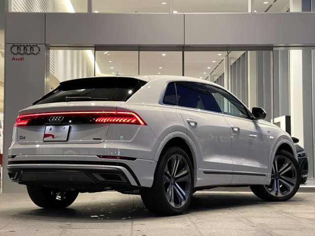 Q855 TFSI クワトロ Sライン 4WD