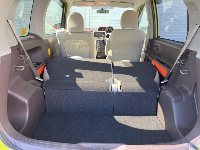 ���i�̂���������ʋ΁A���}���ɏ\���ȉ׎��X�y�[�X���m�ۂ��Ă���܂��B�Z�J���h�V�[�g��|���ƁA�傫�ȉו��̐ύڂ��\�ł���