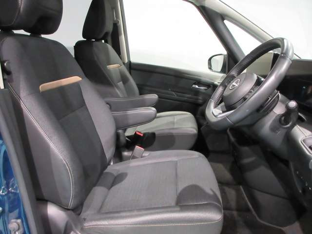 セレナ2.0 ハイウェイスターV 4WD