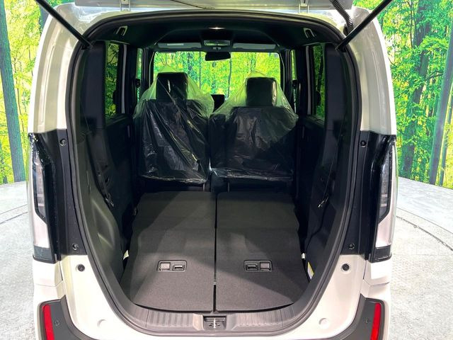 ���i�̂���������ʋ΁A���}���ɏ\���ȉ׎��X�y�[�X���m�ۂ��Ă���܂��B�Z�J���h�V�[�g��|���ƁA�傫�ȉו��̐ύڂ��\�ł���