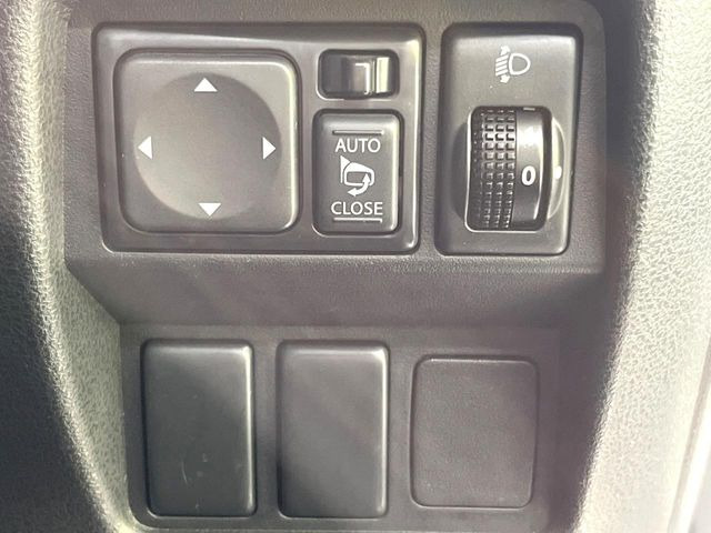 �y�d���i�[�~���[�z�T�C�h�~���[�͓d���i�[���ƂȂ��Ă���A�������ԏ�ł��L�Y�������X�N��}�����܂��B