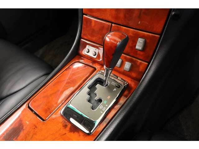 �^�]����鑤�ɂƂ��Ă��A����ȏ�Ȃ����K����񋟂��܂��B���Ė����Ԃ⑗�}�ԂƂ��č����]������Ă������R���A���Ȃ��͂�����Ɗ�������͂��ł��B