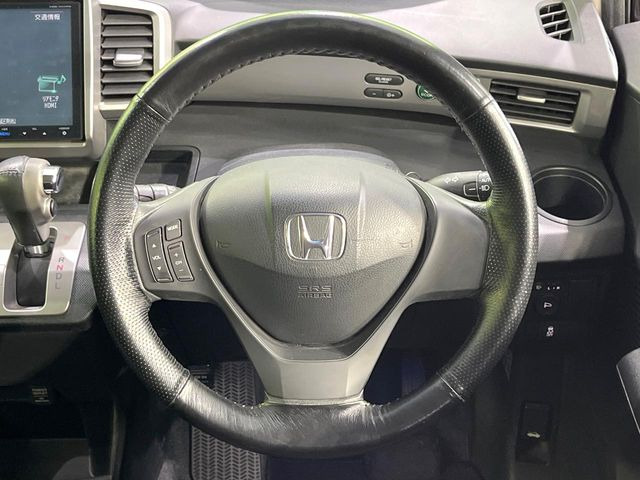 �y�����v�����X�e�A�����O�z�㎿�Ȋv���g�p���邱�ƂŁA��ɂ����������݂ƂĂ��^�]���₷���n���h���ł���