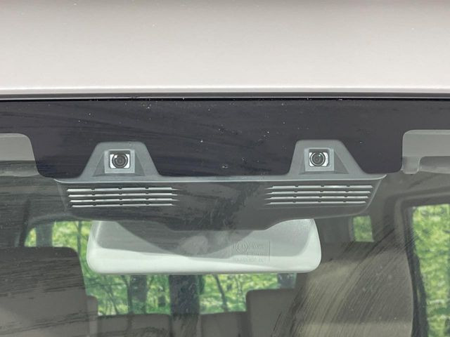 �y�X�}�[�g�A�V�X�g�z���s���ɑO���̎ԗ�����F�����A�Փ˂������Ȏ��͌x��ƃu���[�L�ŏՓˉ���Ɣ�Q�y�����A�V�X�g�B�����S�Ƀh���C�u�����y���݂��������܂��B