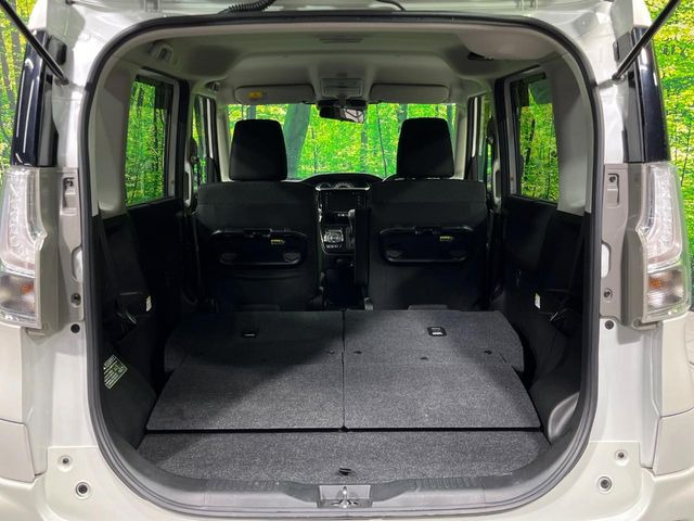 ���i�̂���������ʋ΁A���}���ɏ\���ȉ׎��X�y�[�X���m�ۂ��Ă���܂��B�Z�J���h�V�[�g��|���ƁA�傫�ȉו��̐ύڂ��\�ł���