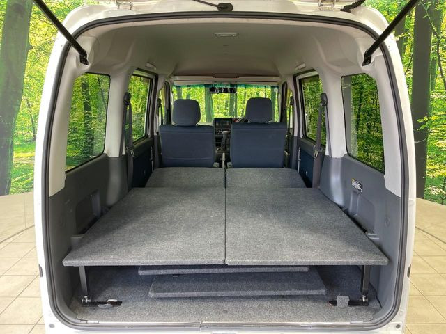 ���i�̂���������ʋ΁A���}���ɏ\���ȉ׎��X�y�[�X���m�ۂ��Ă���܂��B�Z�J���h�V�[�g��|���ƁA�傫�ȉו��̐ύڂ��\�ł���