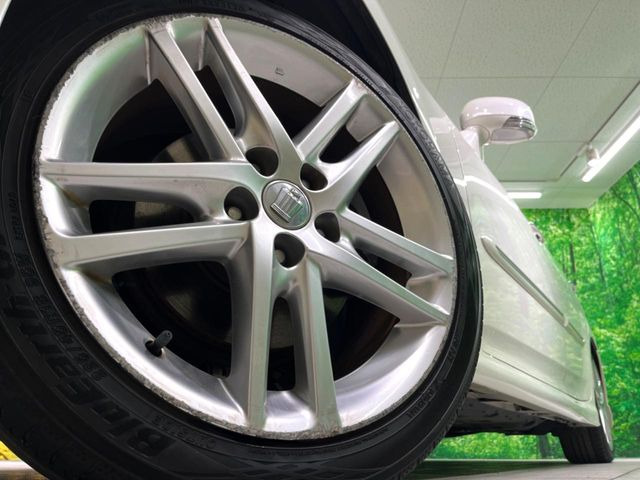 �y����18�C���`�A���~�z�C�[���z�O�ςɃ}�b�`���������A���~�z�C�[���𑕒����Ă���܂��B�e��ЊO�A���~�z�C�[����A�X�^�b�h���X�^�C�����戵�����Ă���܂��B���񂲑��k����������