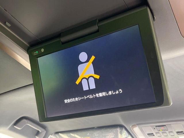 【12.8型フリップダウン】大画面モニターで後席でもエンタメをお楽しみいただけます。家族や友人とお出かけする機会が多い方に大人気です♪