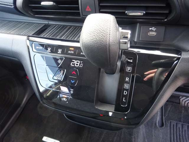 ����Ȃւ̈ړ����X���[�Y�ɂ�����C���p�l�V�t�g���̗p!�������L�X�A�������!�܂���������ɂ�������肪����܂��B���[�͂����C���������B�U�炩�肪���Ȏԓ����X�b�L��!