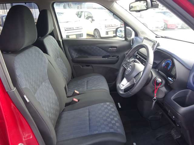 �O������͑z�������Ȃ��قǍL���ԓ���Ԃł��B�������ƍ���܂��B�^�]�Ȃɂ̓V�[�g���t�^�[���t���Ă��܂��̂ō����ɂ��킹�ăh���C�r���O�|�W�V���������߂��܂��B