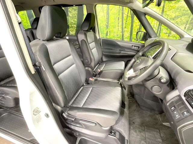 運転席シート廻りは使用感も少なく、良好な状態となっています。丁寧に使われていたことがよくわかりますね。