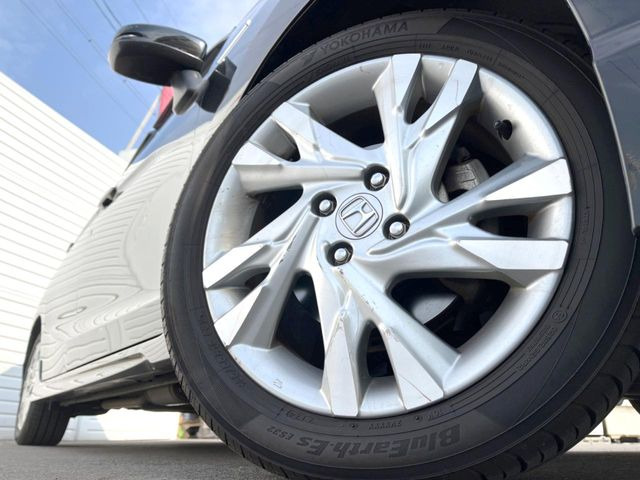 �y����16�C���`�A���~�z�C�[���z�O�ςɃ}�b�`���������A���~�z�C�[���𑕒����Ă���܂��B�e��ЊO�A���~�z�C�[����A�X�^�b�h���X�^�C�����戵�����Ă���܂��B���񂲑��k����������