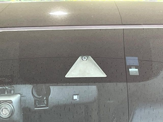 �y�z���_�Z���V���O�z���s���ɑO���̎ԗ�����F�����A�Փ˂������Ȏ��͌x��ƃu���[�L�ŏՓˉ���Ɣ�Q�y�����A�V�X�g�B�����S�Ƀh���C�u�����y���݂��������܂��B