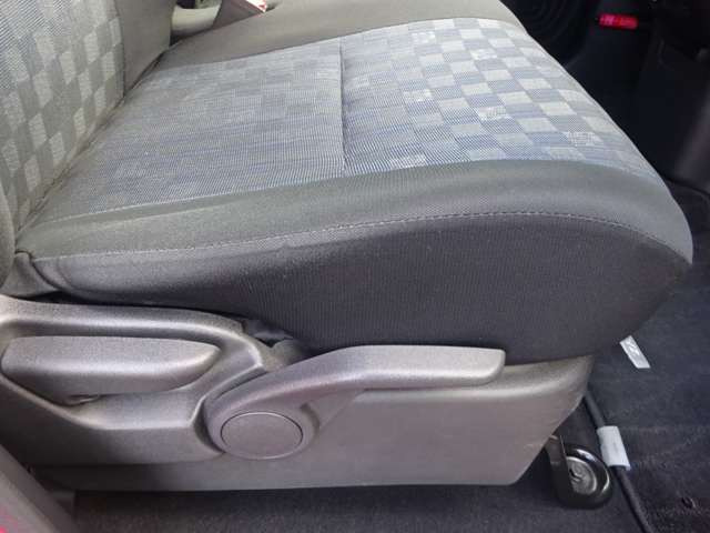 �^�]�Ȃɂ̓V�[�g���t�^�[���t���Ă��܂��̂ō����ɂ��킹�ăh���C�r���O�|�W�V���������߂��܂��B