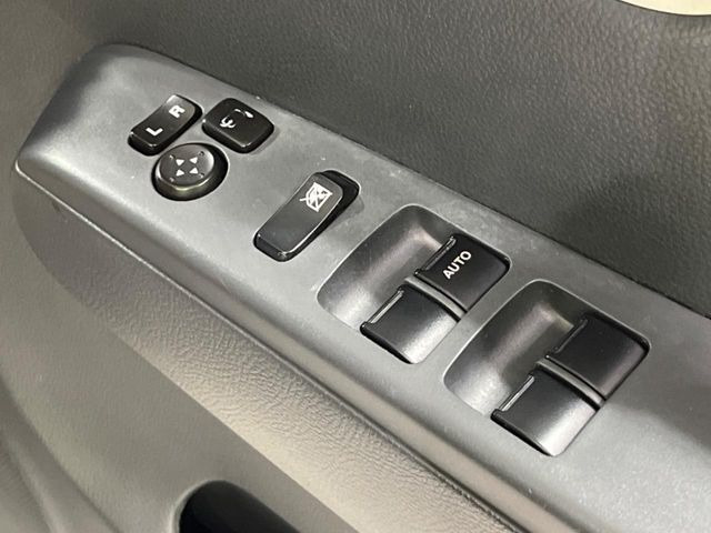 �y�d���i�[�~���[�z�T�C�h�~���[�͓d���i�[���ƂȂ��Ă���A�������ԏ�ł��L�Y�������X�N��}�����܂��B