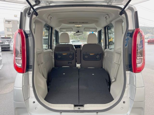 ���i�̂���������ʋ΁A���}���ɏ\���ȉ׎��X�y�[�X���m�ۂ��Ă���܂��B�Z�J���h�V�[�g��|���ƁA�傫�ȉו��̐ύڂ��\�ł���