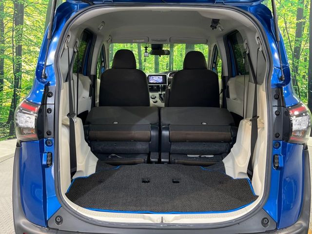 ���i�̂���������ʋ΁A���}���ɏ\���ȉ׎��X�y�[�X���m�ۂ��Ă���܂��B�Z�J���h�V�[�g��|���ƁA�傫�ȉו��̐ύڂ��\�ł���