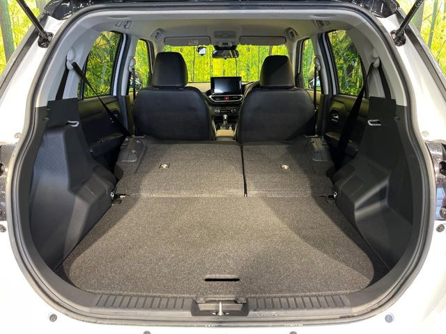 ���i�̂���������ʋ΁A���}���ɏ\���ȉ׎��X�y�[�X���m�ۂ��Ă���܂��B�Z�J���h�V�[�g��|���ƁA�傫�ȉו��̐ύڂ��\�ł���