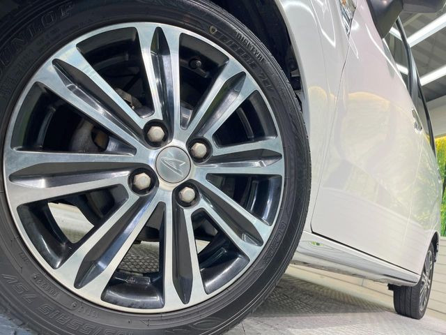 �y����15�C���`�A���~�z�C�[���z�O�ςɃ}�b�`���������A���~�z�C�[���𑕒����Ă���܂��B�e��ЊO�A���~�z�C�[����A�X�^�b�h���X�^�C�����戵�����Ă���܂��B���񂲑��k����������