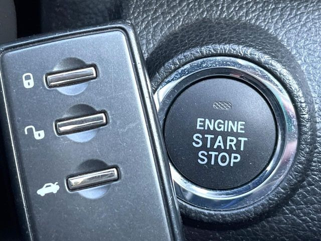 �y�A�N�Z�X�L�[&�v�b�V���X�^�[�g�z�J�o����|�P�b�g�ɓ��ꂽ�܂܂ł��h�A�̎{���E�������\�ȃX�}�[�g�L�[�𑕔��B�G���W���̃I���E�I�t�����J�M�����o���K�v�������A�{�^�����v�b�V�����邾����OK��