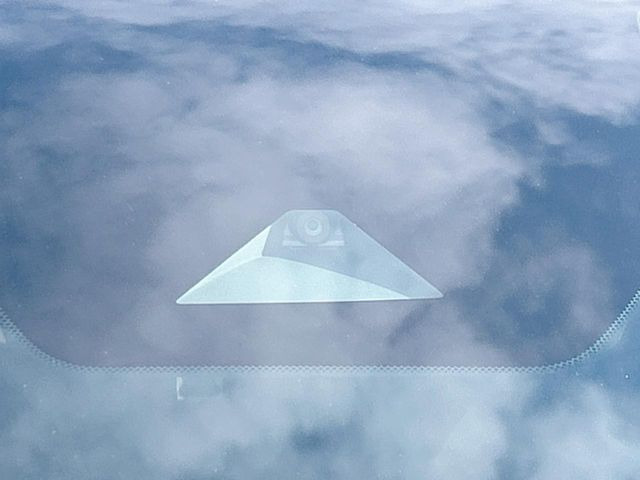 �y�C���e���W�F���g�G�}�[�W�F���V�[�u���[�L�z�t�����g�J�����őO���̎ԗ�����s�҂����m�B�Փ˂������Ȏ��͏Փ˔�Q�y���u���[�L���쓮�A�Փˉ�����T�|�[�g�B�����S�Ƀh���C�u�����y���݂��������܂��B