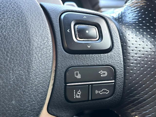 【プリクラッシュセーフティ】前方の車両等を検知し、衝突しそうな時は警報で注意を促し、ブレーキを踏む力をサポート。ブレーキを踏めなかった場合は衝突被害軽減ブレーキが作動、衝突回避をサポートします。