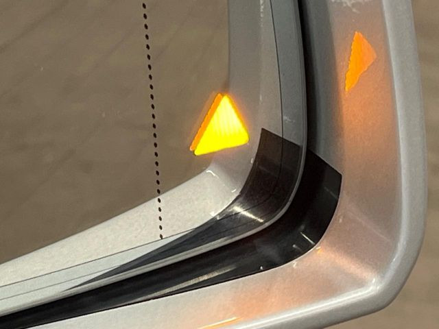 ���u���C���h�A�V�X�g�Z���T�[:���p����̎Ԃ����m���A�h���C�o�[���Ԑ��ύX���s���ۂɁA�x�����Ƌ��ɒ��ӂ𑣂��Ă������S�x���@�\�ł�!