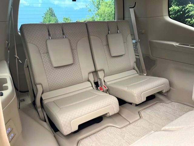 3列目シートはもちろん状態良好☆大人でもゆったりと座って頂けますので、大人数でのお出かけもラクラクです♪ご家族で、気の知れた仲間で、ドライブに行くのが楽しみですね♪