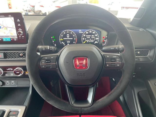 �y�X�G�[�h�X�e�A�����O�z����ɂ����f�ނ��̗p����A�O���b�v���\�ɗD�ꂽ�X�e�A�����O�ł��B�n���h�����O���̑��쐫�����サ�A���S�E���S�ȑ��s�ɍv�����܂��B���������ӂ�錩���ڂ������ł��ˁ�