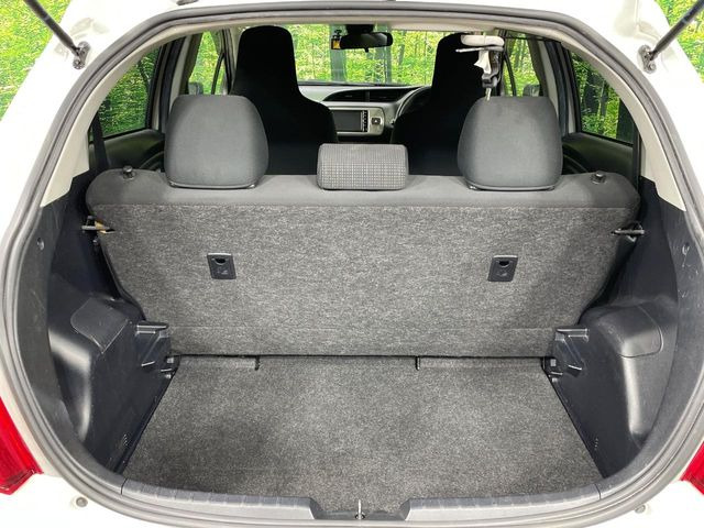 ���i�̂���������ʋ΁A���}���ɏ\���ȉ׎��X�y�[�X���m�ۂ��Ă���܂��B�Z�J���h�V�[�g��|���ƁA�傫�ȉו��̐ύڂ��\�ł���