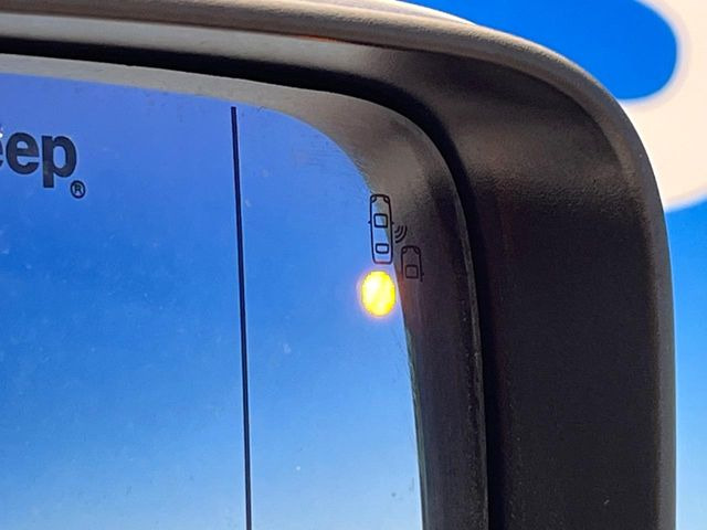 ���u���C���h�A�V�X�g�Z���T�[:���p����̎Ԃ����m���A�h���C�o�[���Ԑ��ύX���s���ۂɁA�x�����Ƌ��ɒ��ӂ𑣂��Ă������S�x���@�\�ł�!