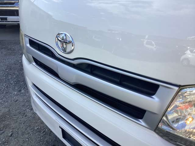 �V�[�g�J�o�[�A�A���~�z�C�[���A�L�[���X�ALED�AHID�A�i�r�A�o�b�N�J�����A��ȃ��j�^�[�A�t���G�A���A���[�_�E���ȂǓ����O�����i�̃J�X�^������܂��̂ŁA���C�y�ɂ����k����������