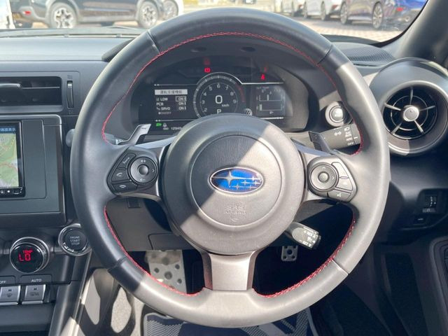 �y�����v�����X�e�A�����O�z�㎿�Ȋv���g�p���邱�ƂŁA��ɂ����������݂ƂĂ��^�]���₷���n���h���ł���