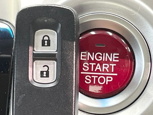 �yHonda�X�}�[�g�L�[�z�J�o����|�P�b�g�ɓ��ꂽ�܂܂ł��h�A�̎{���E�������\�ȃX�}�[�g�L�[�𑕔��B�G���W���̃I���E�I�t�����J�M�����o���K�v����������Ƃ��Ă��֗��ł���