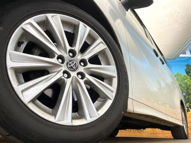 �y����18�C���`�A���~�z�C�[���z�O�ςɃ}�b�`���������A���~�z�C�[���𑕒����Ă���܂��B�e��ЊO�A���~�z�C�[����A�X�^�b�h���X�^�C�����戵�����Ă���܂��B���񂲑��k����������