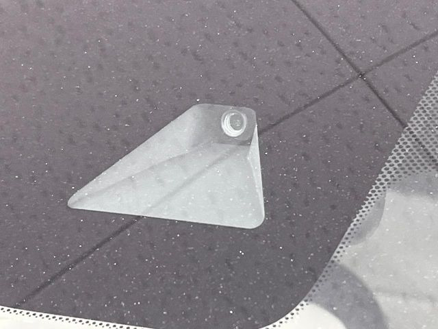 �y�C���e���W�F���g�G�}�[�W�F���V�[�u���[�L�z�t�����g�J�����őO���̎ԗ�����s�҂����m�B�Փ˂������Ȏ��͏Փ˔�Q�y���u���[�L���쓮�A�Փˉ�����T�|�[�g�B�����S�Ƀh���C�u�����y���݂��������܂��B