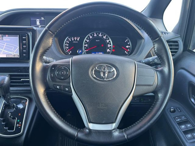 �y�����v�����X�e�A�����O�z�㎿�Ȋv���g�p���邱�ƂŁA��ɂ����������݂ƂĂ��^�]���₷���n���h���ł���