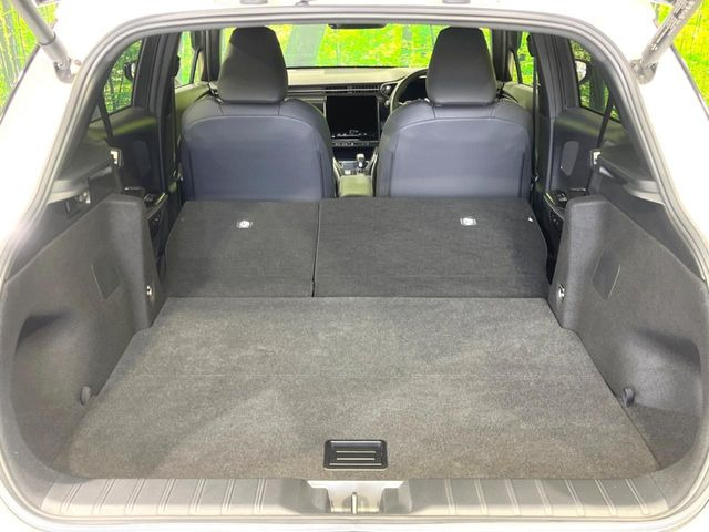 ���i�̂���������ʋ΁A���}���ɏ\���ȉ׎��X�y�[�X���m�ۂ��Ă���܂��B�Z�J���h�V�[�g��|���ƁA�傫�ȉו��̐ύڂ��\�ł���