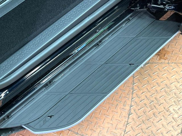 ���[�J�[�I�v�V�����́y���j�o�[�T���X�e�b�v�z�𑕔��B�X���C�h�h�A�ƘA�������X�e�b�v�ɂ��A�����Ȃ��q�l�̏��~�肪���Ղ��Ȃ�܂���