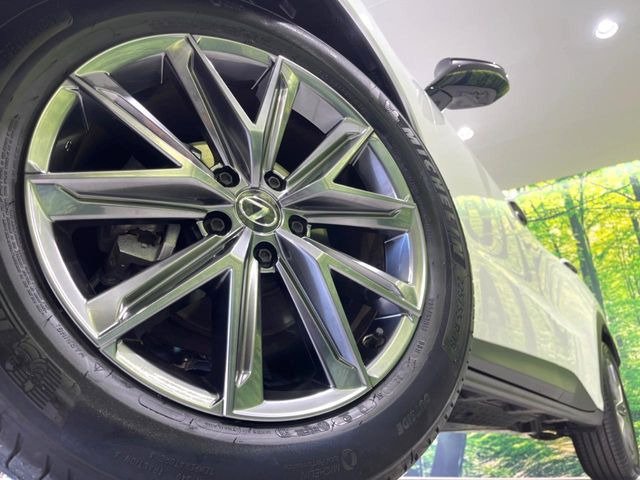 �y����18�C���`�A���~�z�C�[���z�O�ςɃ}�b�`���������A���~�z�C�[���𑕒����Ă���܂��B�e��ЊO�A���~�z�C�[����A�X�^�b�h���X�^�C�����戵�����Ă���܂��B���񂲑��k����������